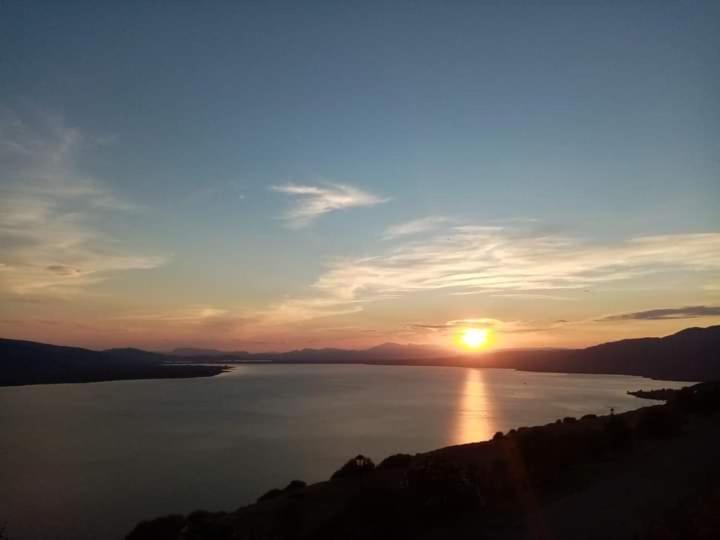 The Lake House" -Trichonida Lake Marathias  Buitenkant foto