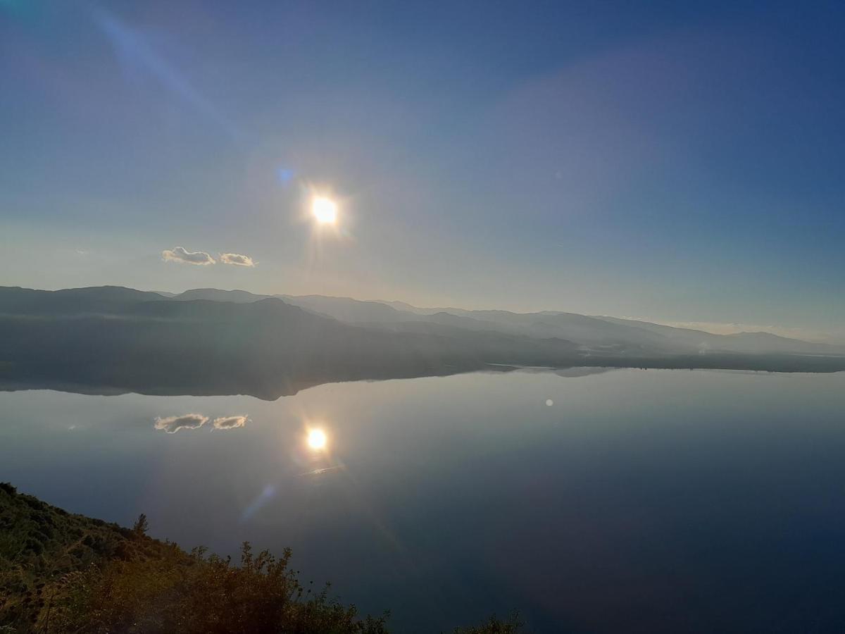 The Lake House" -Trichonida Lake Marathias  Buitenkant foto
