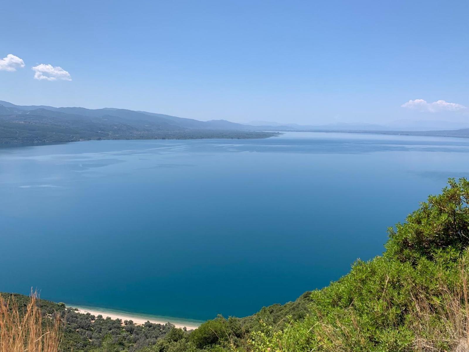 The Lake House" -Trichonida Lake Marathias  Buitenkant foto